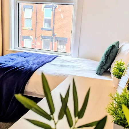 Guest house Stylish Townhouse - 8 Mins From - Free Fast Wifi - Free Parking 4*