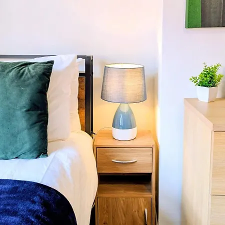 Guest house Stylish Townhouse - 8 Mins From - Free Fast Wifi - Free Parking